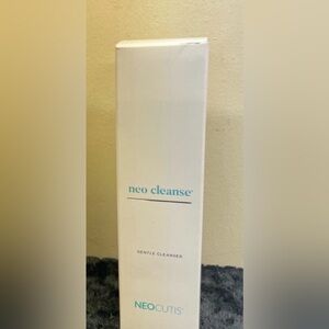 Neo Cleanse - White and Blue Gentle Cleanser